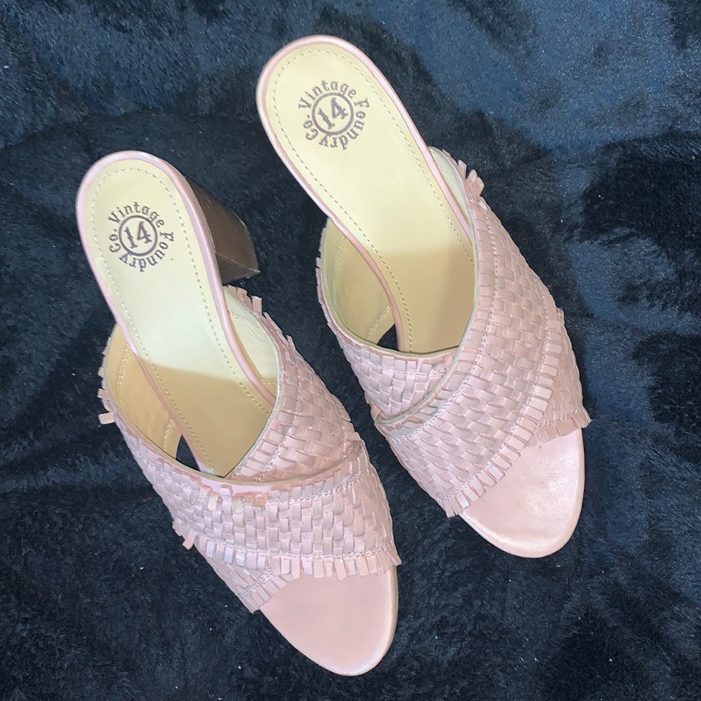 Vintage Foundry size 9 Louisa sandals